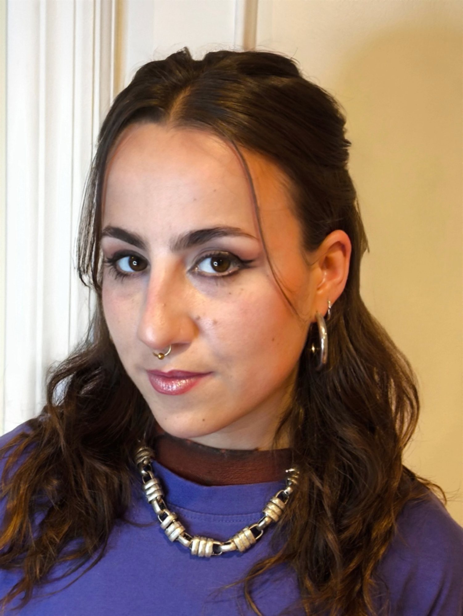 Maquillaje de invitada, look de noche 2025
